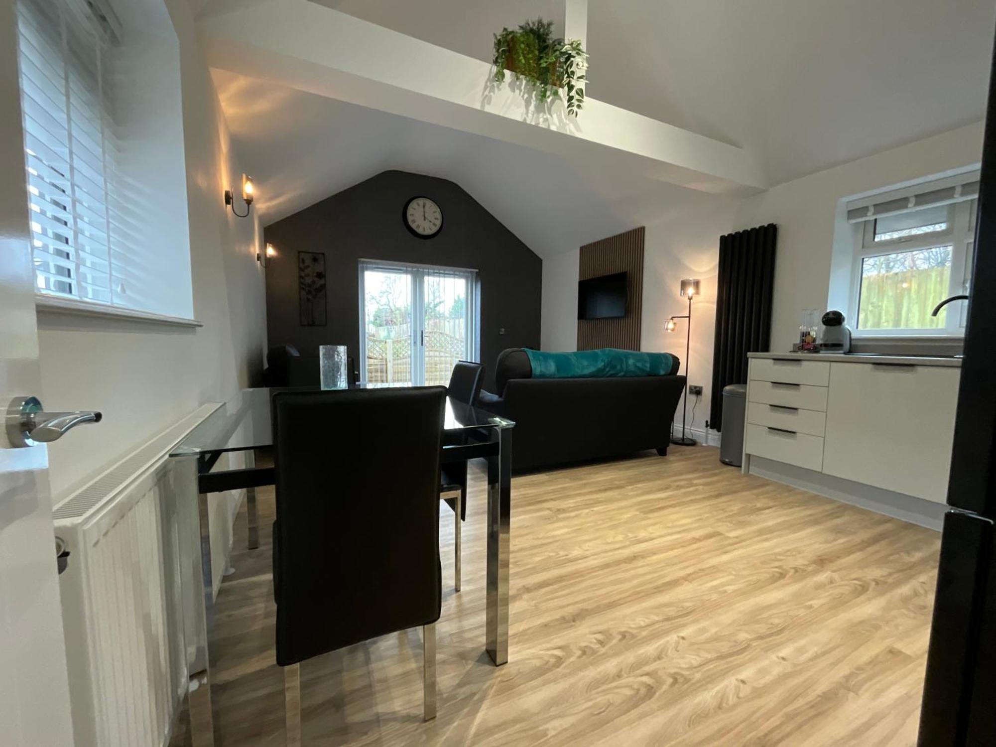 צ'דר The Court Yard Apartment מראה חיצוני תמונה